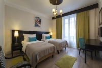 18 namestaj za javne objekte