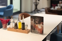 30 namestaj za javne objekte