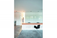 44 namestaj za javne objekte