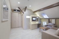 77 namestaj za javne objekte